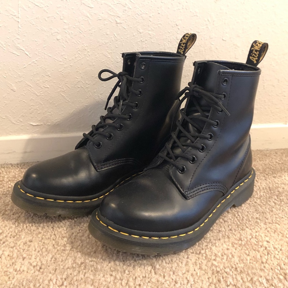 Dr. Martens Women’s 1460 Smooth